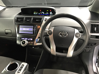 TOYOTA PRIUS ALPHA 2013