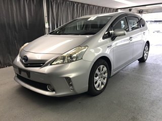 TOYOTA PRIUS ALPHA 2013