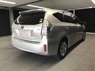 TOYOTA PRIUS ALPHA 2013