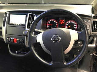 NISSAN SERENA 2010