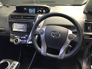 TOYOTA PRIUS ALPHA 2015