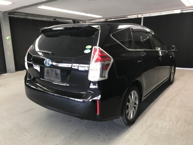 TOYOTA PRIUS ALPHA 2015