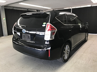 TOYOTA PRIUS ALPHA 2015