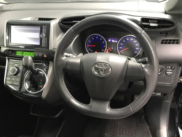 TOYOTA WISH 2013