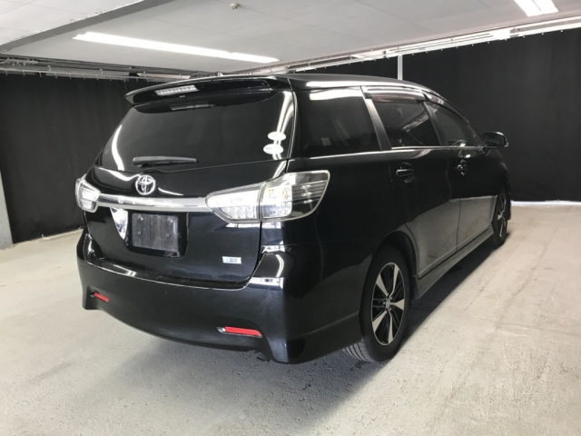 TOYOTA WISH 2013