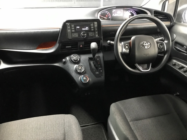 TOYOTA SIENTA 2018