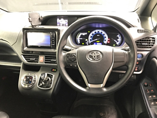 TOYOTA NOAH 2015
