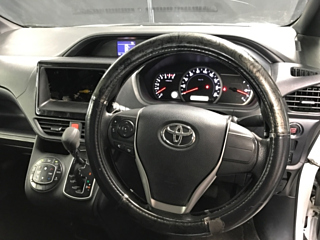 TOYOTA VOXY 2015