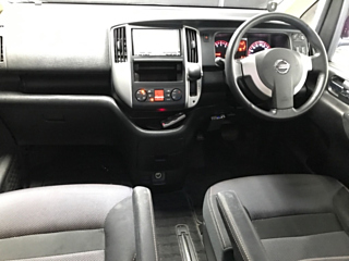 NISSAN SERENA 2010