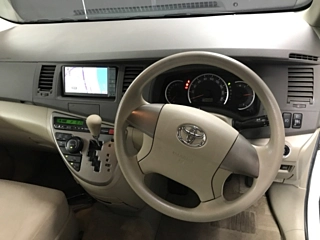 TOYOTA ISIS 2011
