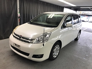 TOYOTA ISIS 2011