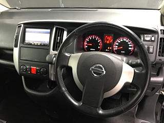 NISSAN SERENA 2010