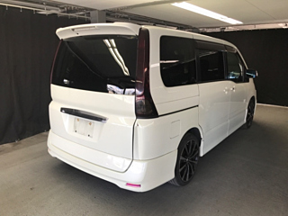 NISSAN SERENA 2010