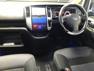 NISSAN SERENA 2010