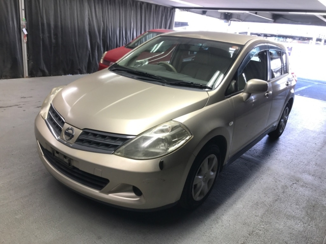 NISSAN TIIDA 2010