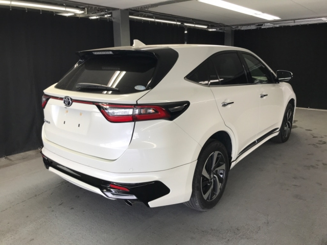 TOYOTA HARRIER 2017
