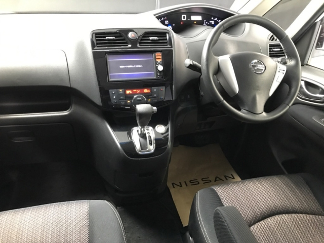 NISSAN SERENA 2015