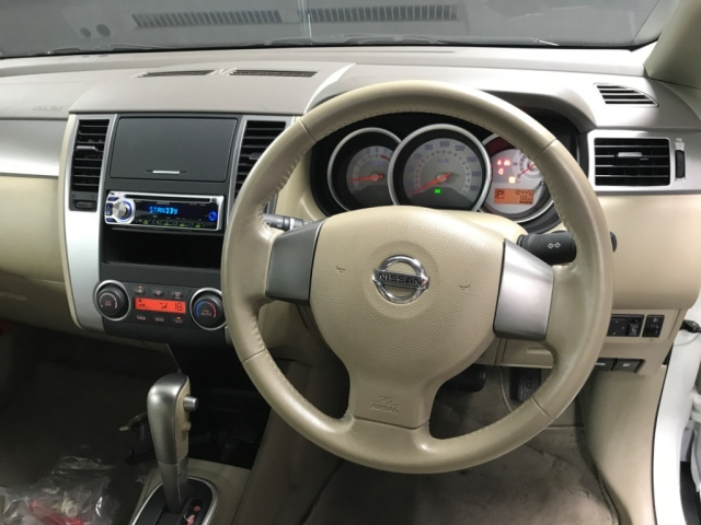 NISSAN TIIDA 2010