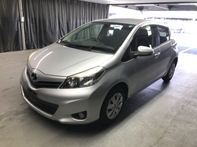 TOYOTA VITZ 2012