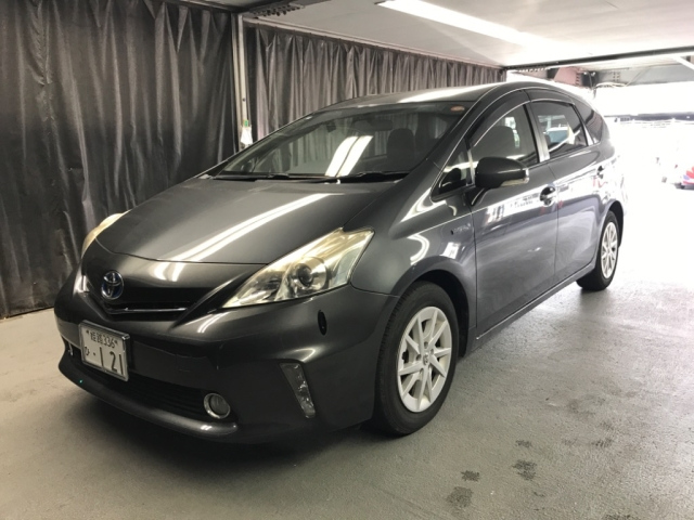 TOYOTA PRIUS ALPHA 2011