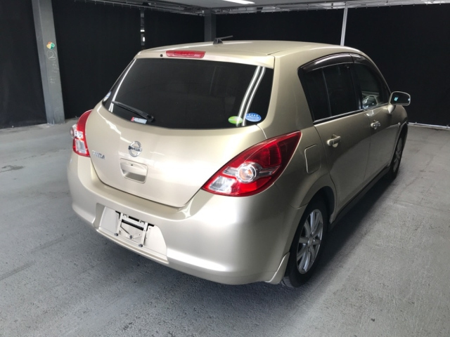 NISSAN TIIDA 2010