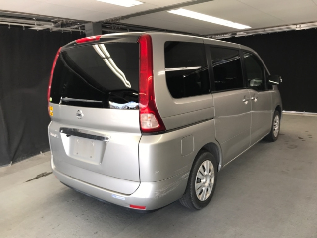NISSAN SERENA 2010