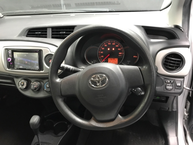 TOYOTA VITZ 2013