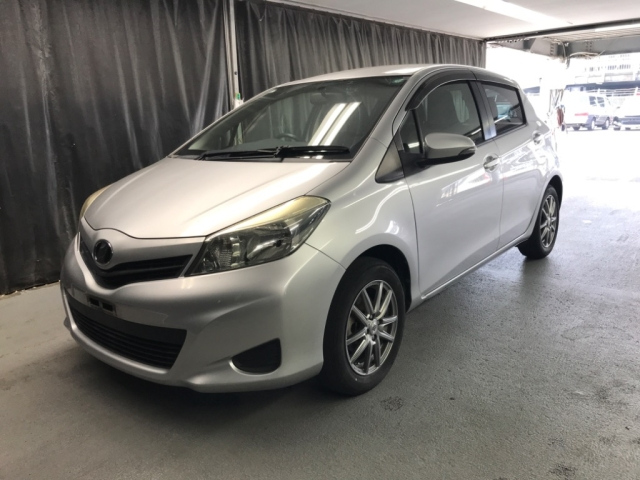 TOYOTA VITZ 2013