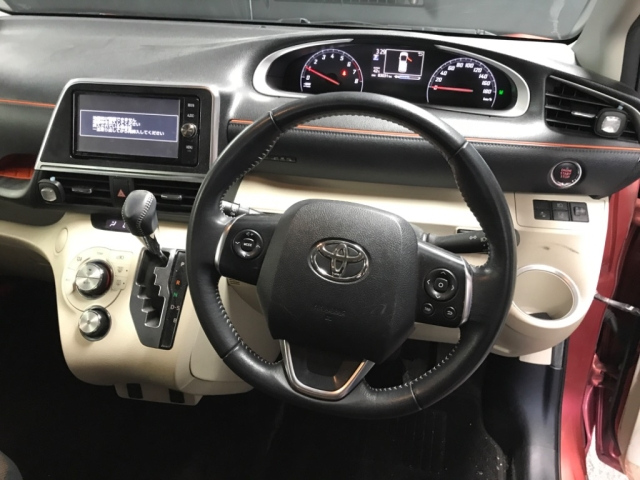 TOYOTA SIENTA 2017