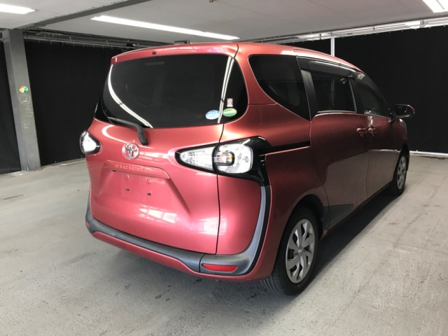 TOYOTA SIENTA 2017