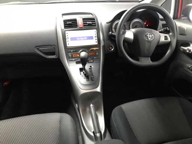 TOYOTA AURIS 2011