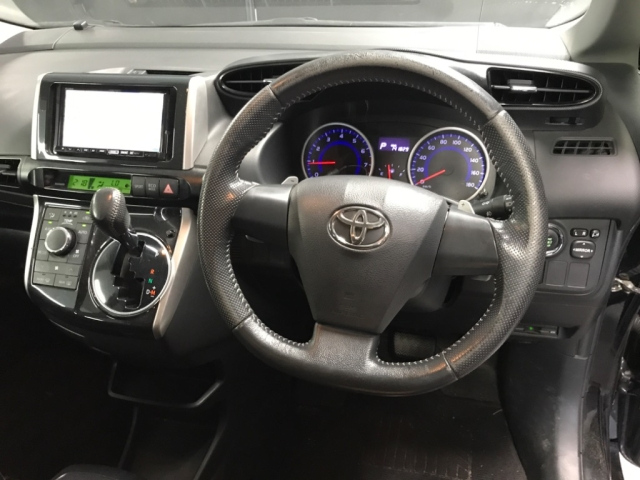TOYOTA WISH 2012