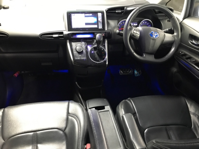 TOYOTA WISH 2013