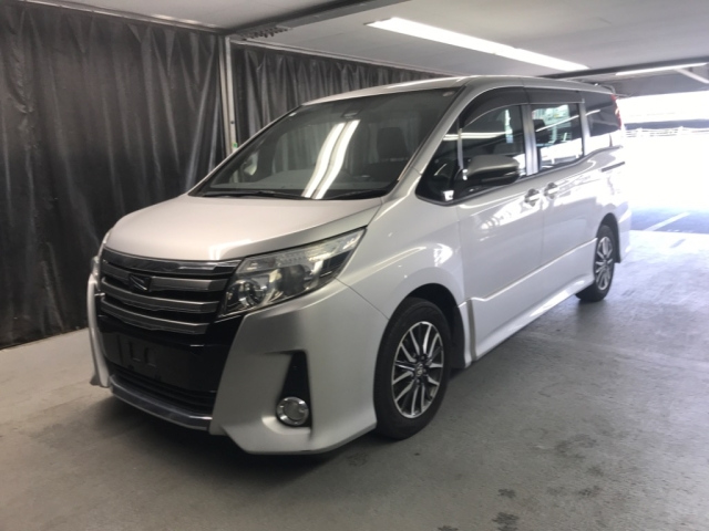 TOYOTA NOAH 2016