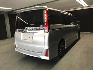 TOYOTA NOAH 2016