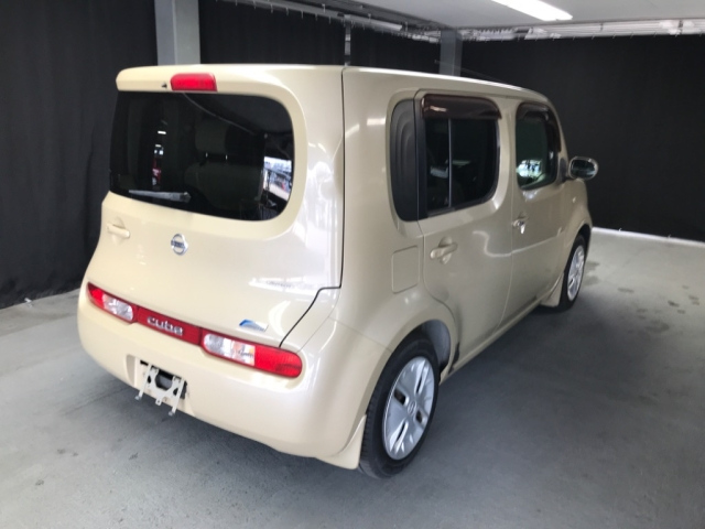NISSAN CUBE 2010