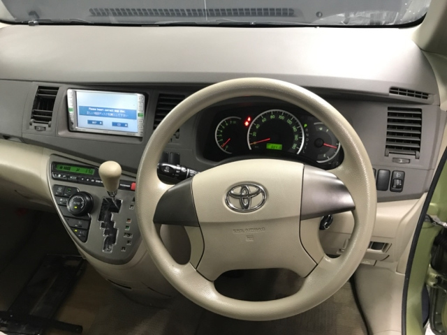 TOYOTA ISIS 2009