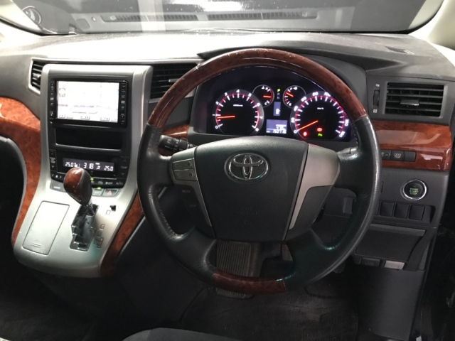 TOYOTA VELLFIRE 2010