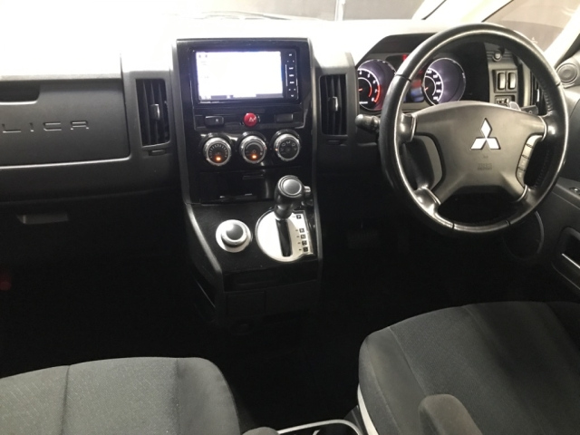 MITSUBISHI DELICA D5 2016