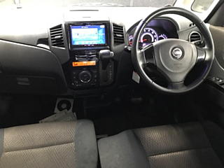 NISSAN ROOX 2013