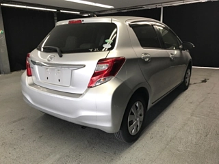 TOYOTA VITZ 2015