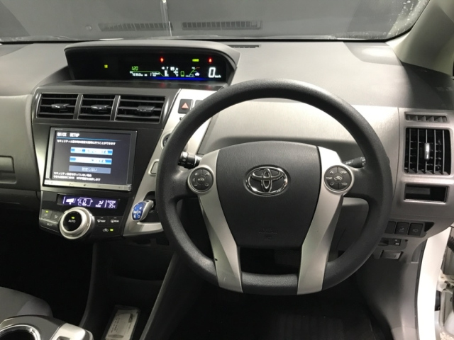 TOYOTA PRIUS ALPHA 2012