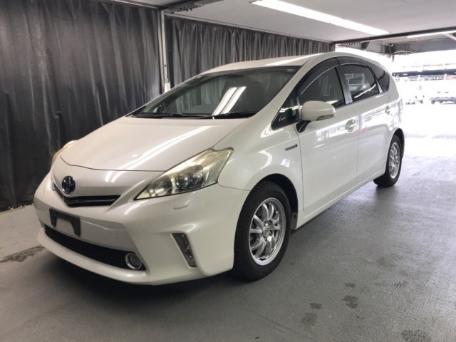 TOYOTA PRIUS ALPHA 2012