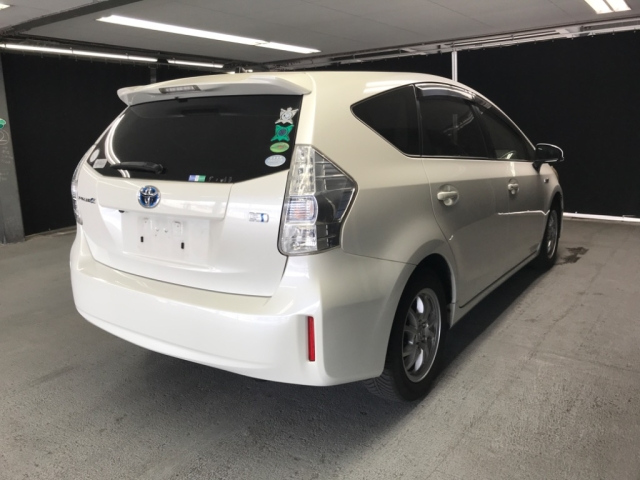 TOYOTA PRIUS ALPHA 2012