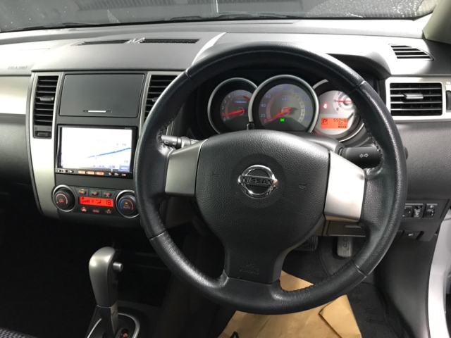NISSAN TIIDA 2012