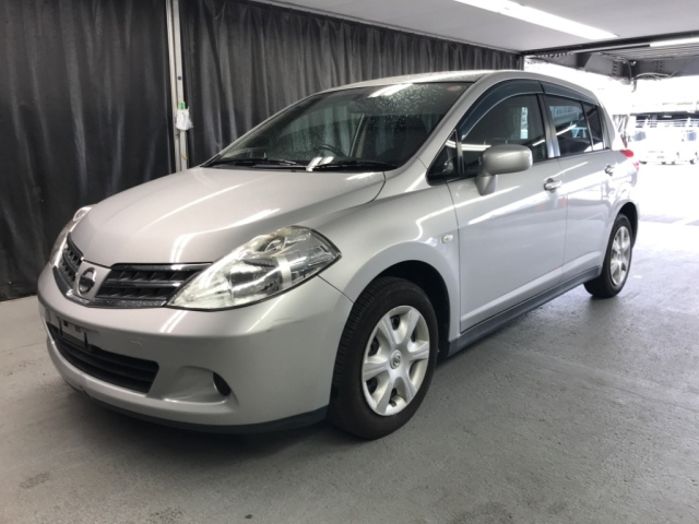 NISSAN TIIDA 2012
