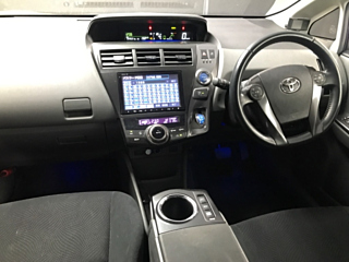 TOYOTA PRIUS ALPHA 2013