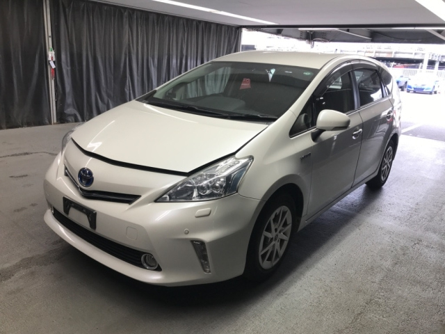 TOYOTA PRIUS ALPHA 2013