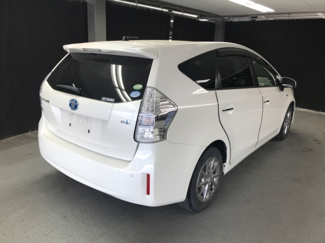 TOYOTA PRIUS ALPHA 2013