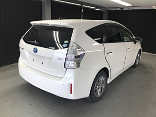 TOYOTA PRIUS ALPHA 2013